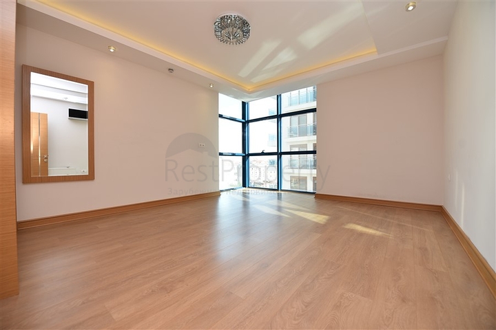 لعشاق الفخامة والتميز - شقة من تصميم خمس غرف وصالة قي منطقة جيكجلي الراقية 