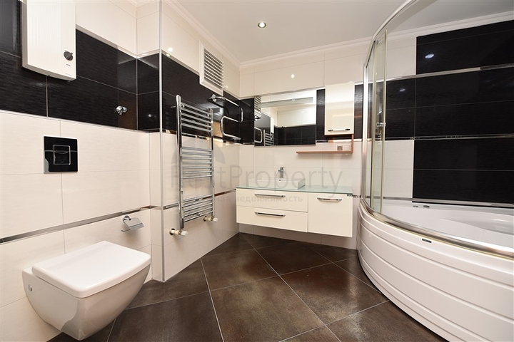 لعشاق الفخامة والتميز - شقة من تصميم خمس غرف وصالة قي منطقة جيكجلي الراقية 