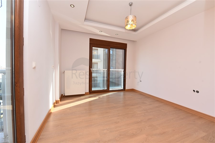 لعشاق الفخامة والتميز - شقة من تصميم خمس غرف وصالة قي منطقة جيكجلي الراقية 