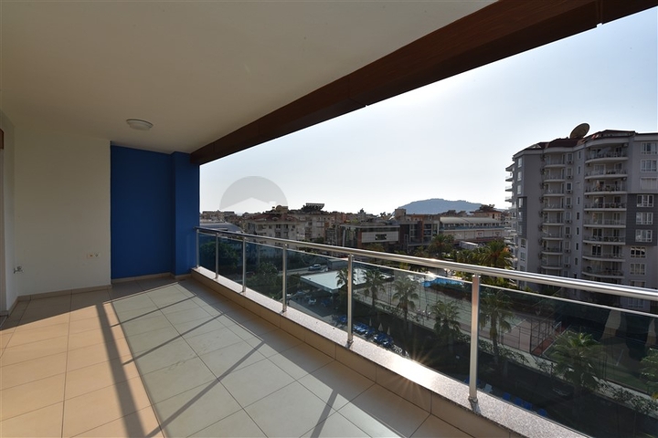 لعشاق الفخامة والتميز - شقة من تصميم خمس غرف وصالة قي منطقة جيكجلي الراقية 