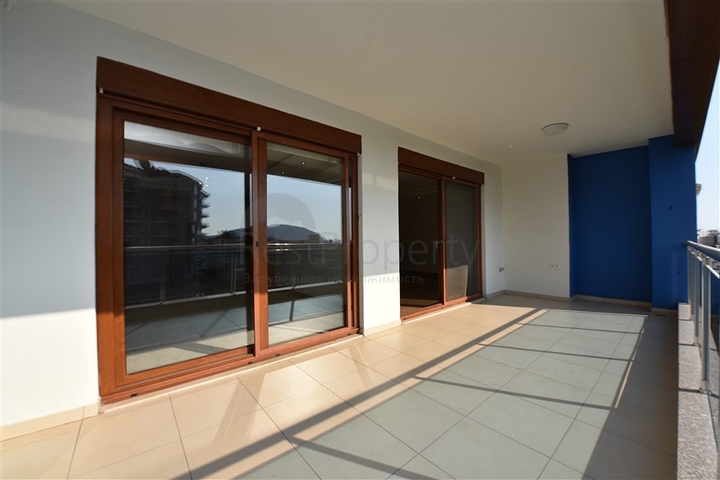 لعشاق الفخامة والتميز - شقة من تصميم خمس غرف وصالة قي منطقة جيكجلي الراقية 