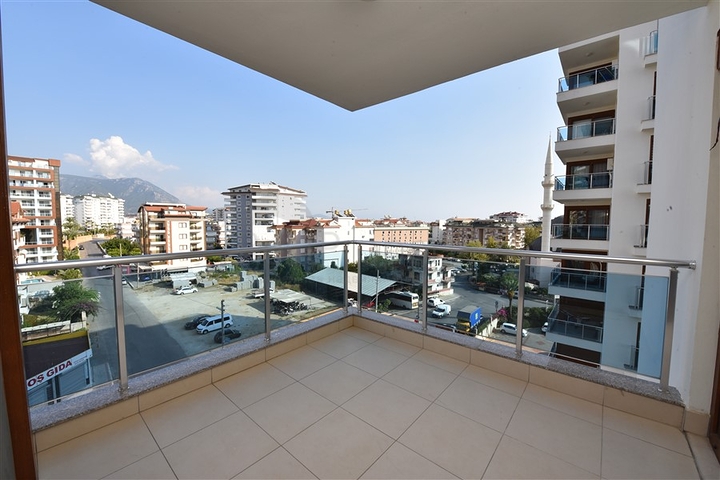 لعشاق الفخامة والتميز - شقة من تصميم خمس غرف وصالة قي منطقة جيكجلي الراقية 