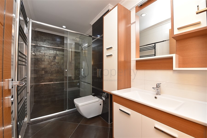 لعشاق الفخامة والتميز - شقة من تصميم خمس غرف وصالة قي منطقة جيكجلي الراقية 