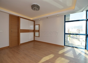 لعشاق الفخامة والتميز - شقة من تصميم خمس غرف وصالة قي منطقة جيكجلي الراقية 