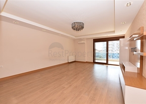 لعشاق الفخامة والتميز - شقة من تصميم خمس غرف وصالة قي منطقة جيكجلي الراقية 