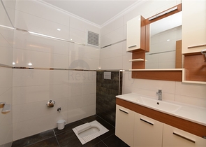 لعشاق الفخامة والتميز - شقة من تصميم خمس غرف وصالة قي منطقة جيكجلي الراقية 