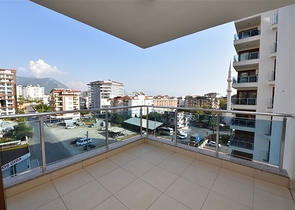 لعشاق الفخامة والتميز - شقة من تصميم خمس غرف وصالة قي منطقة جيكجلي الراقية 