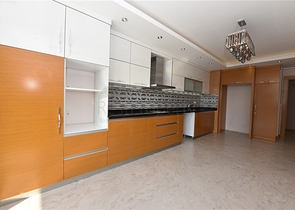 لعشاق الفخامة والتميز - شقة من تصميم خمس غرف وصالة قي منطقة جيكجلي الراقية 