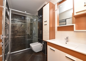 لعشاق الفخامة والتميز - شقة من تصميم خمس غرف وصالة قي منطقة جيكجلي الراقية 