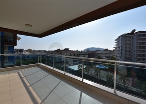 لعشاق الفخامة والتميز - شقة من تصميم خمس غرف وصالة قي منطقة جيكجلي الراقية 