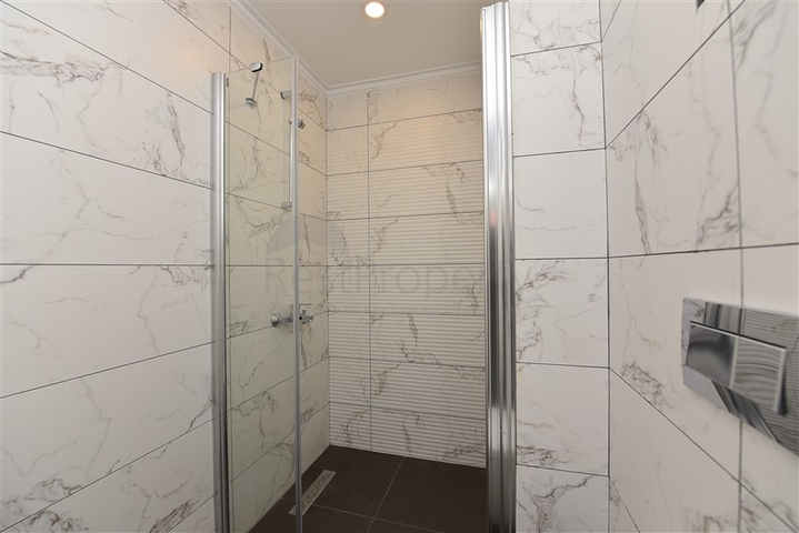 شقة من تصميم غرفتين وصالة - مفروشة - ضمن مجمع سكني حديث في مهموتلار - الانيا