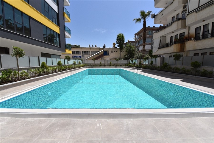 شقة غرفتين وصالة ومطبخ منفصل -ضمن مجمع سكني حديث في مركز الانيا 