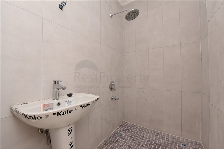 شقة غرفتين وصالة ومطبخ منفصل -ضمن مجمع سكني حديث في مركز الانيا 