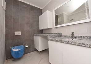 شقة غرفتين وصالة ومطبخ منفصل -ضمن مجمع سكني حديث في مركز الانيا 