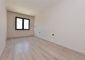 شقة غرفتين وصالة ومطبخ منفصل -ضمن مجمع سكني حديث في مركز الانيا 