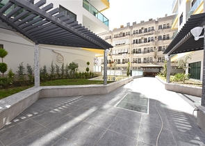 شقة غرفتين وصالة ومطبخ منفصل -ضمن مجمع سكني حديث في مركز الانيا 