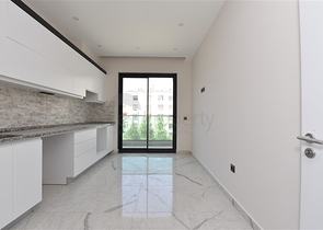 شقة غرفتين وصالة ومطبخ منفصل -ضمن مجمع سكني حديث في مركز الانيا 