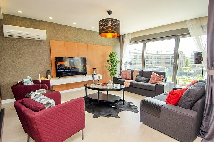 شقة فاخرة 4 + 1 في أونجالي كونيالتي أنطاليا