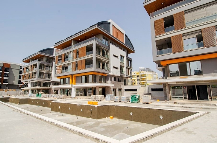 شقة فاخرة 4 + 1 في أونجالي كونيالتي أنطاليا