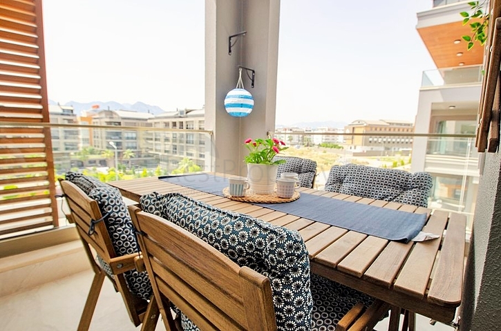 شقة فاخرة 4 + 1 في أونجالي كونيالتي أنطاليا