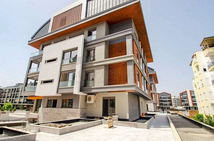 شقة فاخرة 4 + 1 في أونجالي كونيالتي أنطاليا