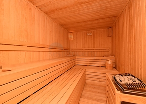 مجمع سكني قيد الانشاء في منطقة كارجي جاك الهادئة- الانيا 