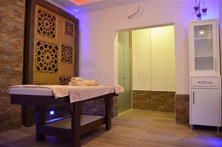 بنتهاوس غرفتين وصالة مؤثثة وقريبة من البحر ضمن مجمع سكني حديث في كاستل - الانيا