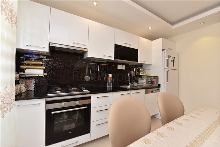 بنتهاوس غرفتين وصالة مؤثثة وقريبة من البحر ضمن مجمع سكني حديث في كاستل - الانيا