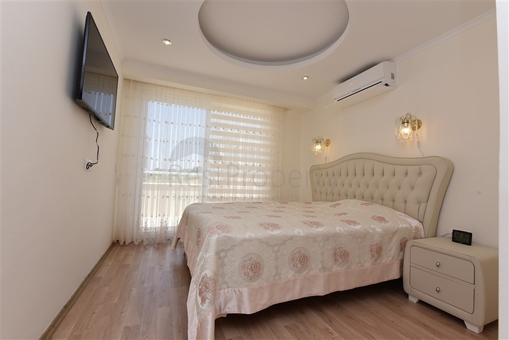 بنتهاوس غرفتين وصالة مؤثثة وقريبة من البحر ضمن مجمع سكني حديث في كاستل - الانيا