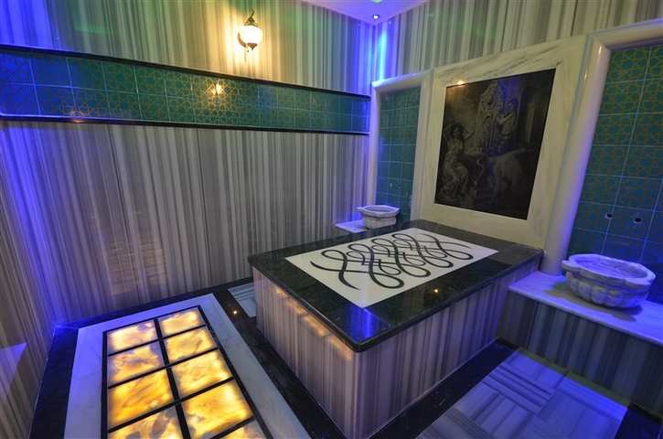 بنتهاوس غرفتين وصالة مؤثثة وقريبة من البحر ضمن مجمع سكني حديث في كاستل - الانيا