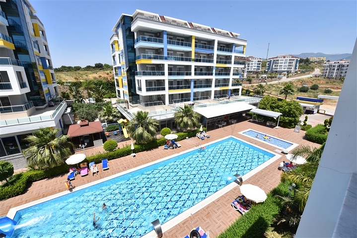 بنتهاوس غرفتين وصالة مؤثثة وقريبة من البحر ضمن مجمع سكني حديث في كاستل - الانيا