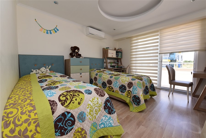 بنتهاوس غرفتين وصالة مؤثثة وقريبة من البحر ضمن مجمع سكني حديث في كاستل - الانيا