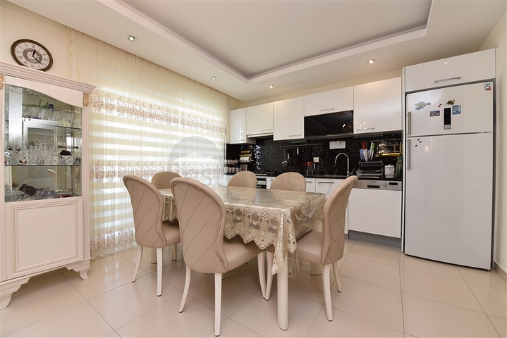 بنتهاوس غرفتين وصالة مؤثثة وقريبة من البحر ضمن مجمع سكني حديث في كاستل - الانيا