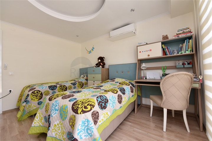 بنتهاوس غرفتين وصالة مؤثثة وقريبة من البحر ضمن مجمع سكني حديث في كاستل - الانيا