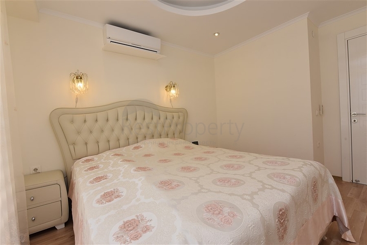 بنتهاوس غرفتين وصالة مؤثثة وقريبة من البحر ضمن مجمع سكني حديث في كاستل - الانيا