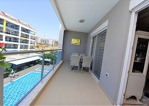 بنتهاوس غرفتين وصالة مؤثثة وقريبة من البحر ضمن مجمع سكني حديث في كاستل - الانيا