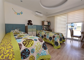 بنتهاوس غرفتين وصالة مؤثثة وقريبة من البحر ضمن مجمع سكني حديث في كاستل - الانيا