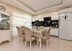 بنتهاوس غرفتين وصالة مؤثثة وقريبة من البحر ضمن مجمع سكني حديث في كاستل - الانيا