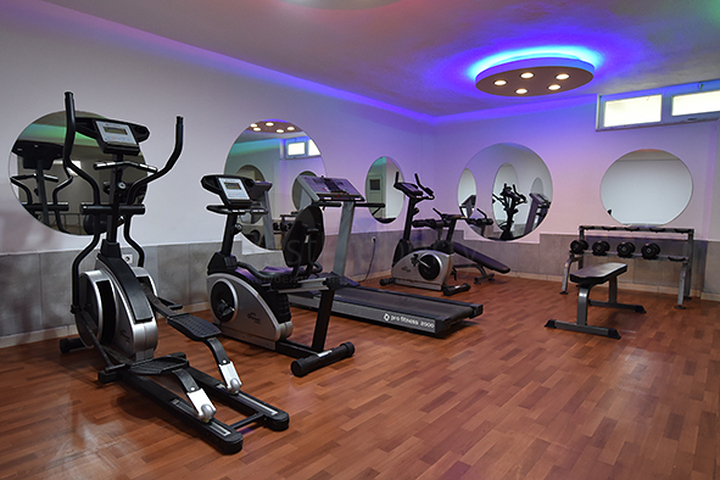 شقة غرفة نوم وصالة ضمن مجمع ذو خدمات مميزة في افسلار - الانيا 