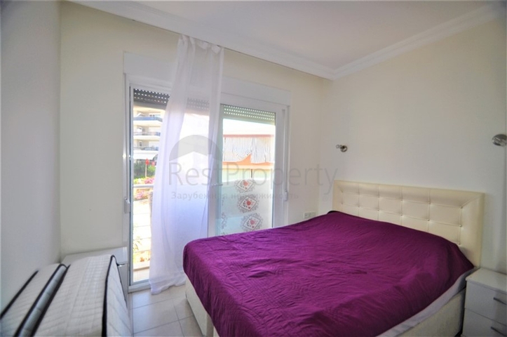 شقة مؤثثة  من تصميم غرفتي نوم وصالة ضمن مجمع سكني في اوبا 