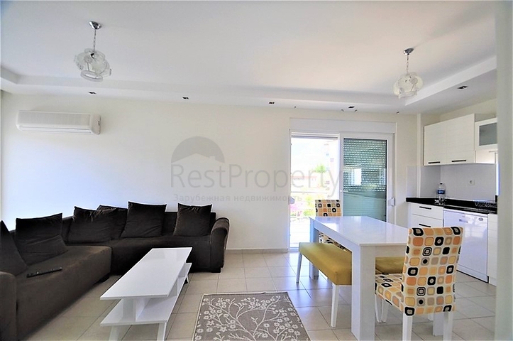 شقة مؤثثة  من تصميم غرفتي نوم وصالة ضمن مجمع سكني في اوبا 