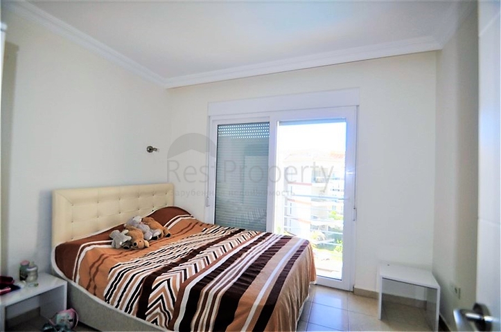 شقة مؤثثة  من تصميم غرفتي نوم وصالة ضمن مجمع سكني في اوبا 