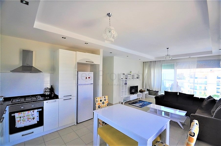 شقة مؤثثة  من تصميم غرفتي نوم وصالة ضمن مجمع سكني في اوبا 