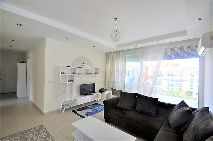 شقة مؤثثة  من تصميم غرفتي نوم وصالة ضمن مجمع سكني في اوبا 