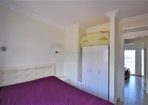 شقة مؤثثة  من تصميم غرفتي نوم وصالة ضمن مجمع سكني في اوبا 