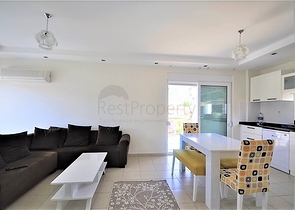 شقة مؤثثة  من تصميم غرفتي نوم وصالة ضمن مجمع سكني في اوبا 