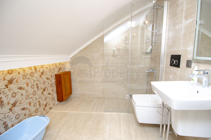 فيلا من طابقين 6 + 1 في منطقة كونيالتي في أنطاليا