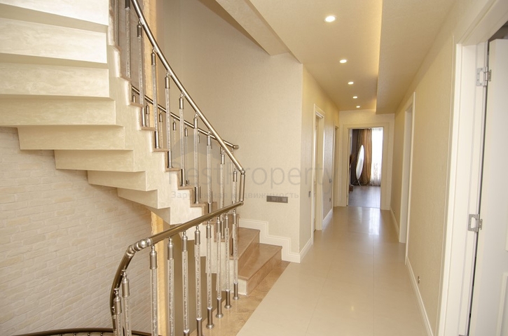 فيلا من طابقين 6 + 1 في منطقة كونيالتي في أنطاليا