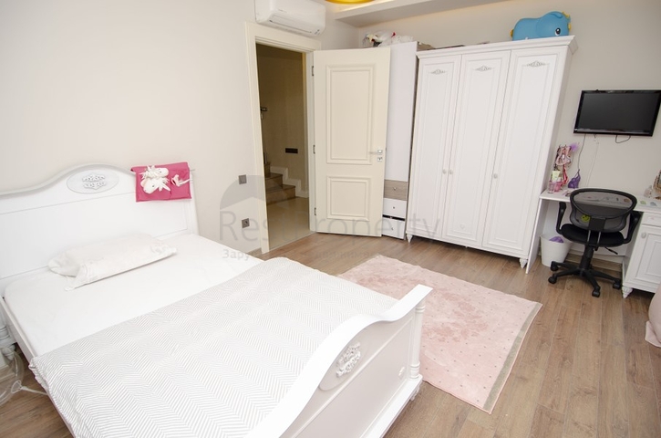 فيلا من طابقين 6 + 1 في منطقة كونيالتي في أنطاليا