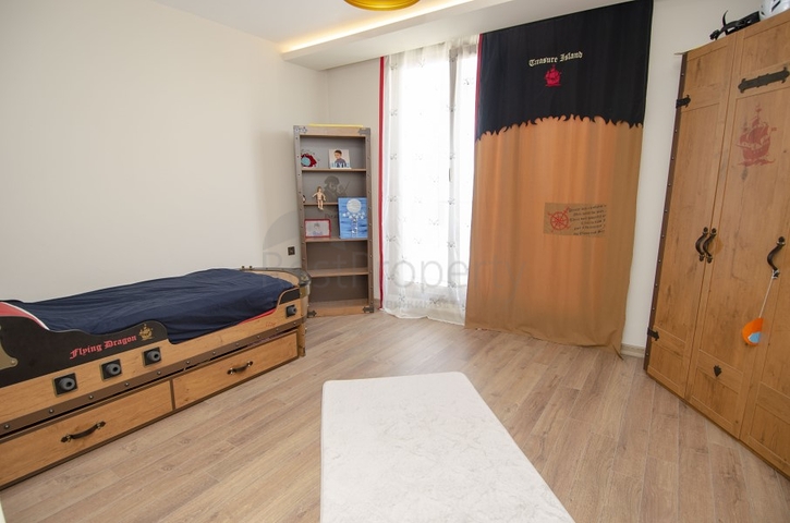 فيلا من طابقين 6 + 1 في منطقة كونيالتي في أنطاليا